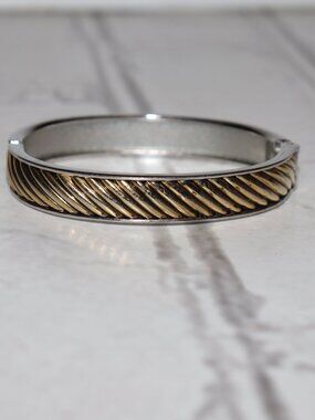 ✨ Hinged Bangle Bracelet · Two‑Tone Metal · Fits 7" Wrist